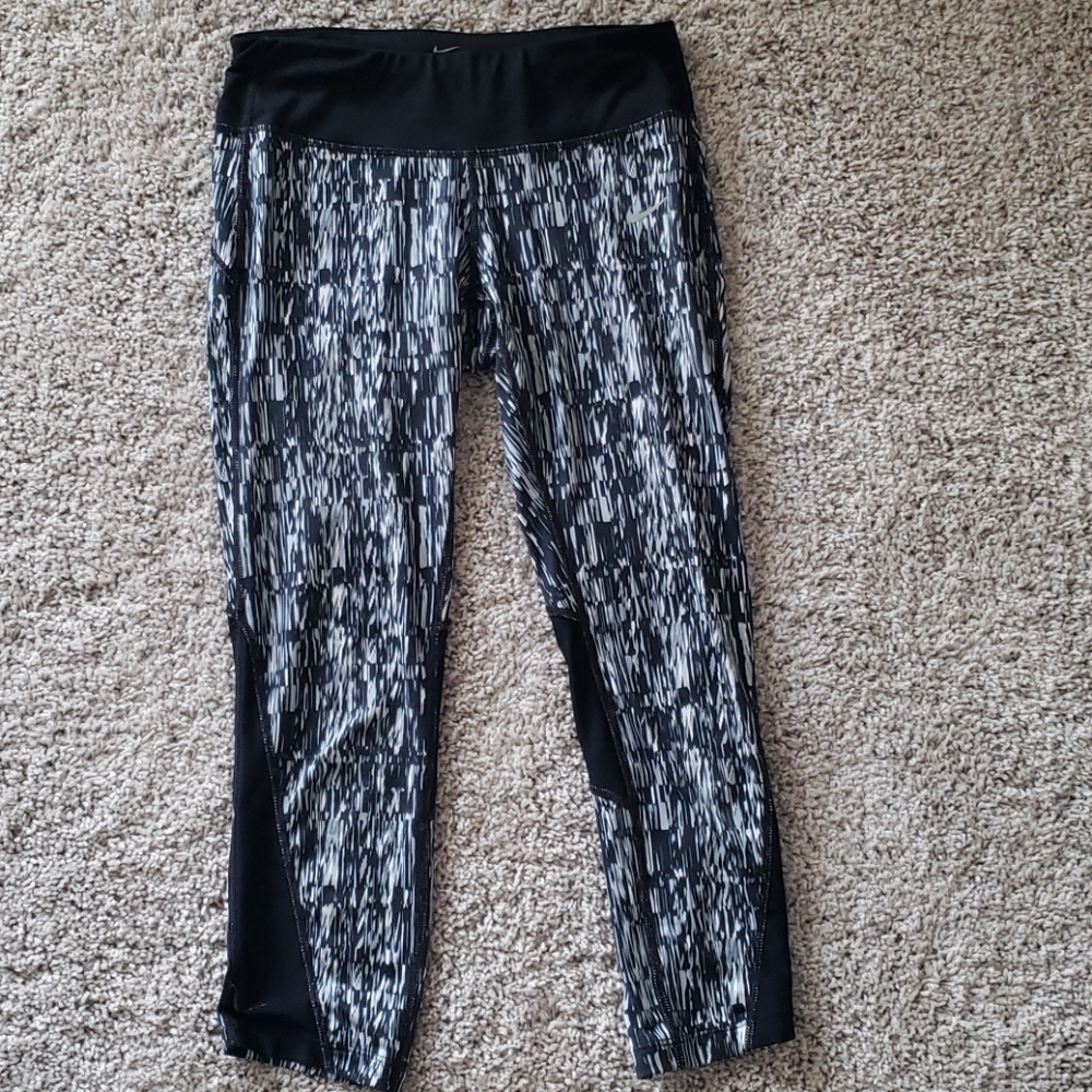 Nike dri-fit crop leggings